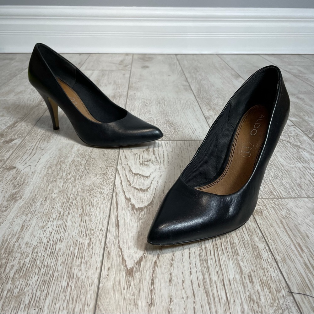 Aldo 39 black leather pointy toe heels pumps